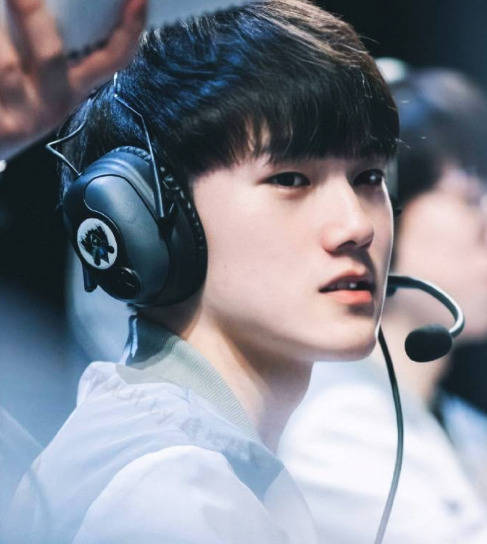 Tian 在 LPL 中三次获得亚军，与 Top Esports 一起。你如何评价 Tian 在 Top Esports 中的表现？